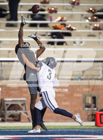 Thumbnail 1 in Wylie East vs. Lancaster (UIL 5A Regional Quarterfinal Playoff) photogallery.
