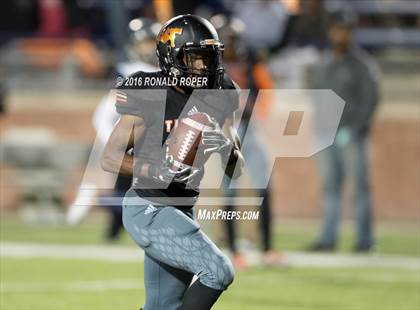 Thumbnail 3 in Wylie East vs. Lancaster (UIL 5A Regional Quarterfinal Playoff) photogallery.