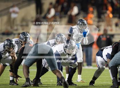Thumbnail 3 in Wylie East vs. Lancaster (UIL 5A Regional Quarterfinal Playoff) photogallery.