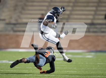 Thumbnail 3 in Wylie East vs. Lancaster (UIL 5A Regional Quarterfinal Playoff) photogallery.