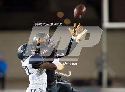 Thumbnail 3 in Wylie East vs. Lancaster (UIL 5A Regional Quarterfinal Playoff) photogallery.