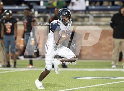 Thumbnail 3 in Wylie East vs. Lancaster (UIL 5A Regional Quarterfinal Playoff) photogallery.