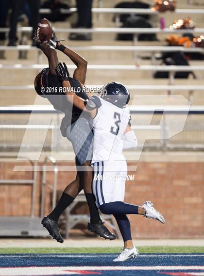 Thumbnail 3 in Wylie East vs. Lancaster (UIL 5A Regional Quarterfinal Playoff) photogallery.