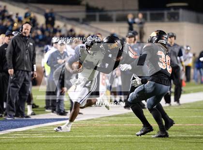 Thumbnail 2 in Wylie East vs. Lancaster (UIL 5A Regional Quarterfinal Playoff) photogallery.