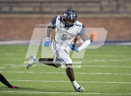 Thumbnail 3 in Wylie East vs. Lancaster (UIL 5A Regional Quarterfinal Playoff) photogallery.