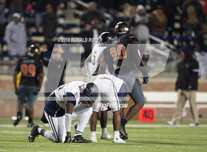 Thumbnail 2 in Wylie East vs. Lancaster (UIL 5A Regional Quarterfinal Playoff) photogallery.