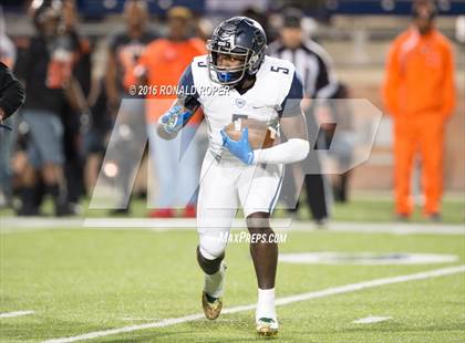 Thumbnail 2 in Wylie East vs. Lancaster (UIL 5A Regional Quarterfinal Playoff) photogallery.