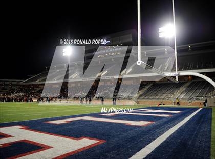 Thumbnail 1 in Wylie East vs. Lancaster (UIL 5A Regional Quarterfinal Playoff) photogallery.