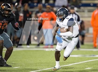 Thumbnail 3 in Wylie East vs. Lancaster (UIL 5A Regional Quarterfinal Playoff) photogallery.
