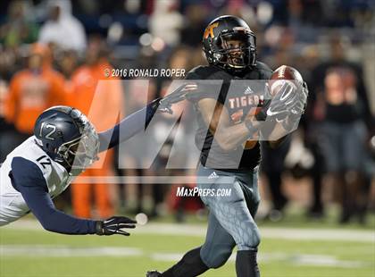Thumbnail 1 in Wylie East vs. Lancaster (UIL 5A Regional Quarterfinal Playoff) photogallery.