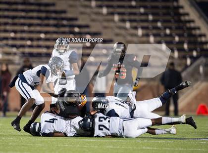 Thumbnail 1 in Wylie East vs. Lancaster (UIL 5A Regional Quarterfinal Playoff) photogallery.