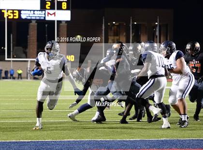 Thumbnail 2 in Wylie East vs. Lancaster (UIL 5A Regional Quarterfinal Playoff) photogallery.