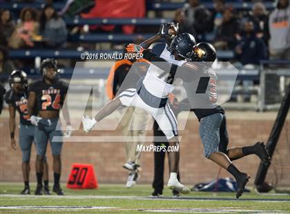 Thumbnail 3 in Wylie East vs. Lancaster (UIL 5A Regional Quarterfinal Playoff) photogallery.