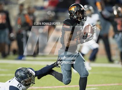 Thumbnail 1 in Wylie East vs. Lancaster (UIL 5A Regional Quarterfinal Playoff) photogallery.