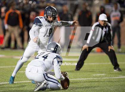 Thumbnail 3 in Wylie East vs. Lancaster (UIL 5A Regional Quarterfinal Playoff) photogallery.