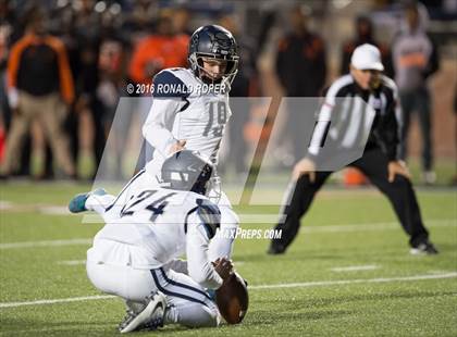 Thumbnail 2 in Wylie East vs. Lancaster (UIL 5A Regional Quarterfinal Playoff) photogallery.