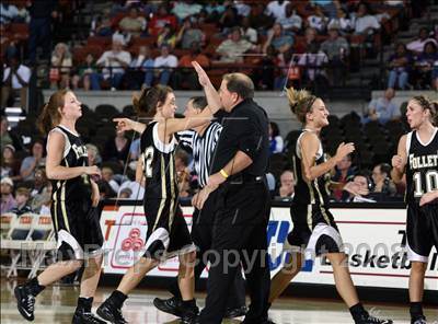 Thumbnail 2 in Kennard vs. Follett (UIL D2 1A Final) photogallery.