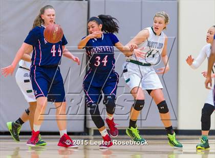 Thumbnail 1 in Roosevelt vs. Reagan photogallery.