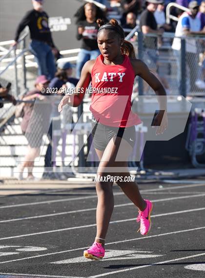 Thumbnail 1 in College Station Cougar Relays photogallery.