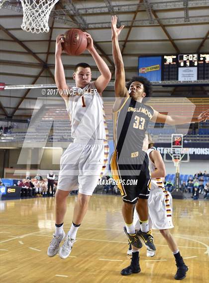 Thumbnail 1 in Inglemoor vs. Enumclaw (WIAA 4A First Round Playoff)  photogallery.