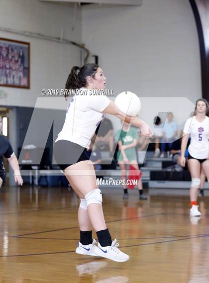 Thumbnail 3 in Chilton County vs Isabella (Chilton County Tournament) photogallery.
