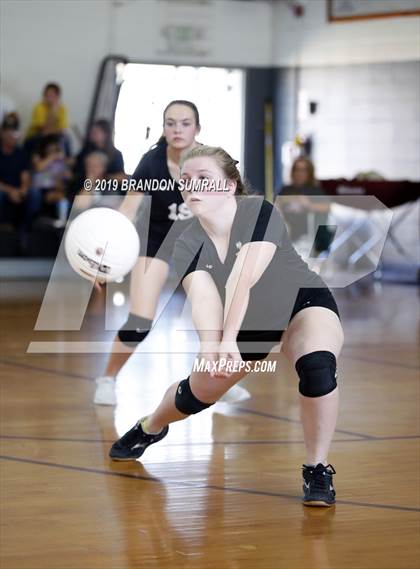 Thumbnail 2 in Chilton County vs Isabella (Chilton County Tournament) photogallery.