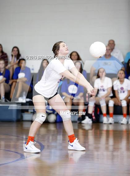 Thumbnail 2 in Chilton County vs Isabella (Chilton County Tournament) photogallery.