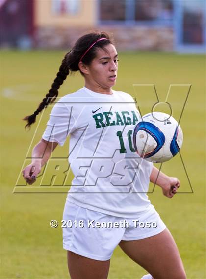Thumbnail 3 in O'Connor vs. Reagan (NEISD Tournament) photogallery.