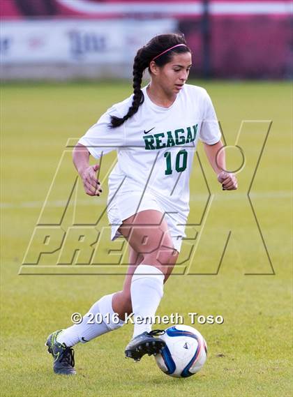 Thumbnail 3 in O'Connor vs. Reagan (NEISD Tournament) photogallery.