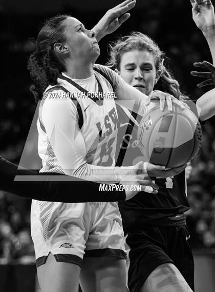 Thumbnail 1 in Lincoln Southwest vs. Lincoln Southeast (NSAA Class A Quarterfinal) photogallery.