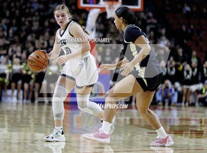 Thumbnail 1 in Lincoln Southwest vs. Lincoln Southeast (NSAA Class A Quarterfinal) photogallery.