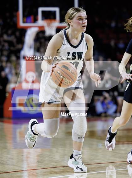 Thumbnail 3 in Lincoln Southwest vs. Lincoln Southeast (NSAA Class A Quarterfinal) photogallery.