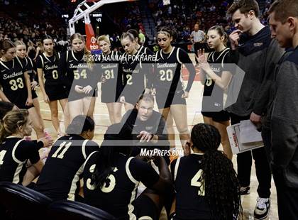 Thumbnail 1 in Lincoln Southwest vs. Lincoln Southeast (NSAA Class A Quarterfinal) photogallery.