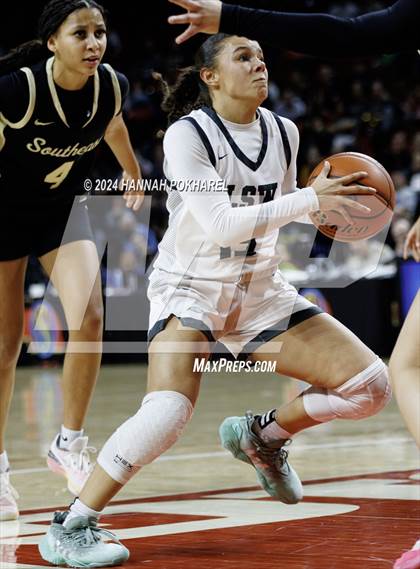 Thumbnail 3 in Lincoln Southwest vs. Lincoln Southeast (NSAA Class A Quarterfinal) photogallery.