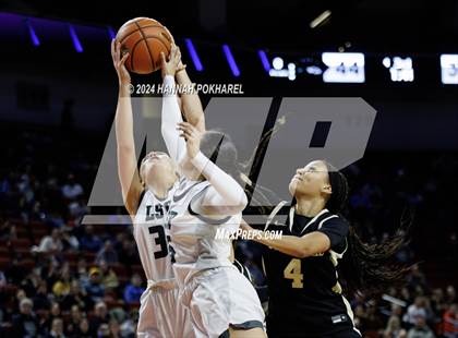 Thumbnail 3 in Lincoln Southwest vs. Lincoln Southeast (NSAA Class A Quarterfinal) photogallery.