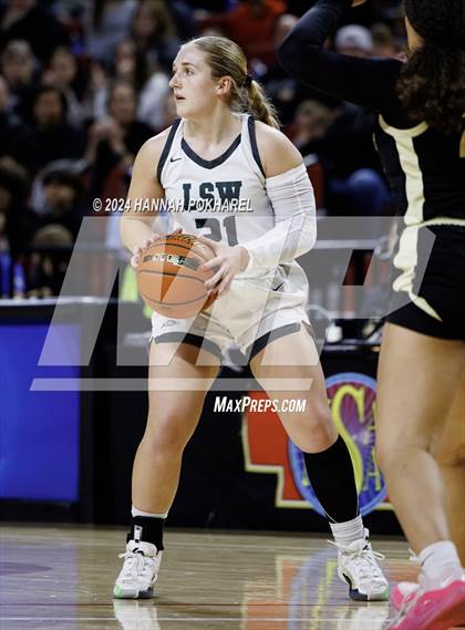 Thumbnail 2 in Lincoln Southwest vs. Lincoln Southeast (NSAA Class A Quarterfinal) photogallery.