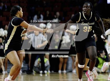 Thumbnail 1 in Lincoln Southwest vs. Lincoln Southeast (NSAA Class A Quarterfinal) photogallery.