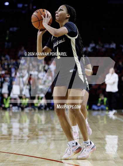 Thumbnail 1 in Lincoln Southwest vs. Lincoln Southeast (NSAA Class A Quarterfinal) photogallery.