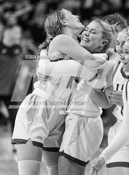 Thumbnail 1 in Lincoln Southwest vs. Lincoln Southeast (NSAA Class A Quarterfinal) photogallery.