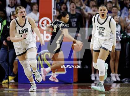 Thumbnail 1 in Lincoln Southwest vs. Lincoln Southeast (NSAA Class A Quarterfinal) photogallery.
