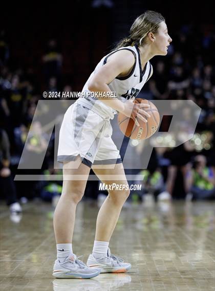 Thumbnail 1 in Lincoln Southwest vs. Lincoln Southeast (NSAA Class A Quarterfinal) photogallery.