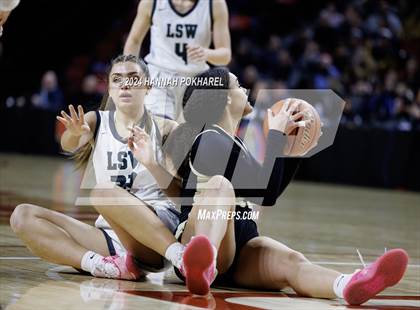 Thumbnail 2 in Lincoln Southwest vs. Lincoln Southeast (NSAA Class A Quarterfinal) photogallery.