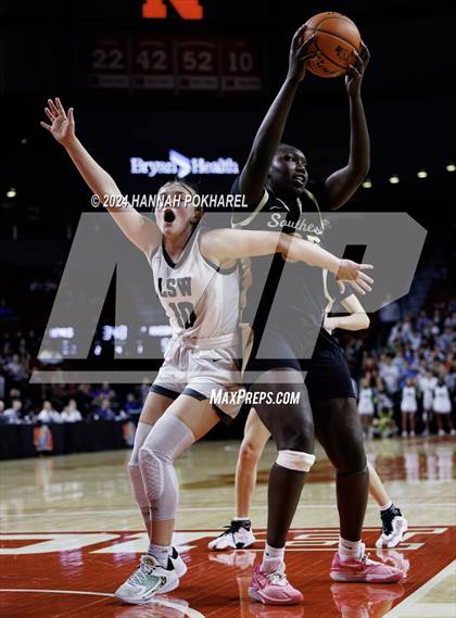 Thumbnail 3 in Lincoln Southwest vs. Lincoln Southeast (NSAA Class A Quarterfinal) photogallery.
