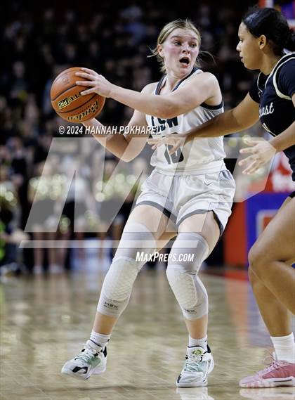 Thumbnail 3 in Lincoln Southwest vs. Lincoln Southeast (NSAA Class A Quarterfinal) photogallery.