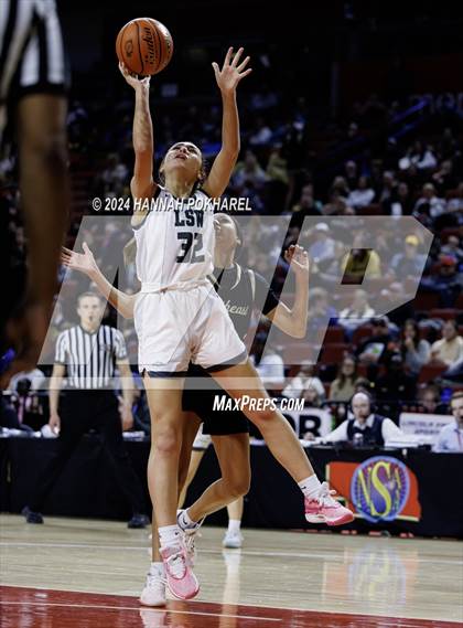 Thumbnail 2 in Lincoln Southwest vs. Lincoln Southeast (NSAA Class A Quarterfinal) photogallery.