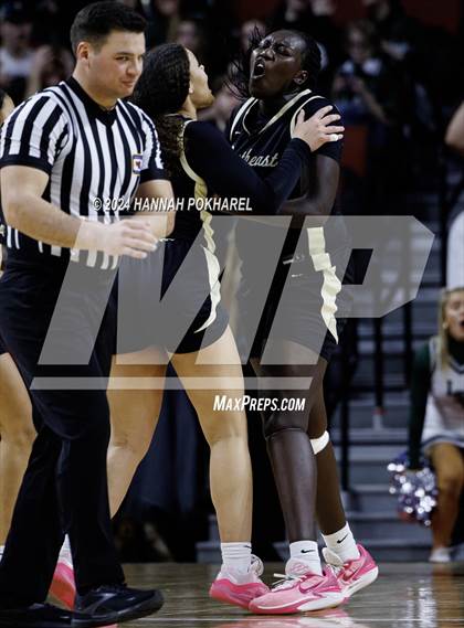 Thumbnail 3 in Lincoln Southwest vs. Lincoln Southeast (NSAA Class A Quarterfinal) photogallery.