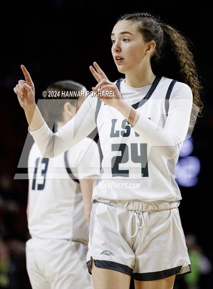 Thumbnail 2 in Lincoln Southwest vs. Lincoln Southeast (NSAA Class A Quarterfinal) photogallery.