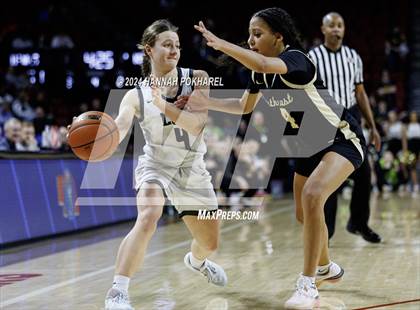 Thumbnail 1 in Lincoln Southwest vs. Lincoln Southeast (NSAA Class A Quarterfinal) photogallery.