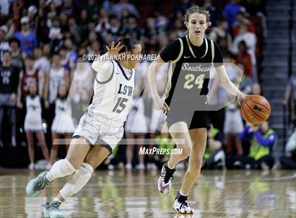 Thumbnail 1 in Lincoln Southwest vs. Lincoln Southeast (NSAA Class A Quarterfinal) photogallery.