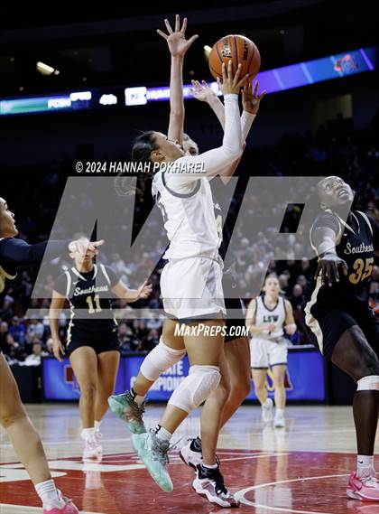 Thumbnail 3 in Lincoln Southwest vs. Lincoln Southeast (NSAA Class A Quarterfinal) photogallery.